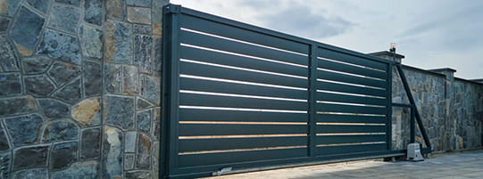 7 Reasons to Choose an Automated Gate Over a Manual Gate