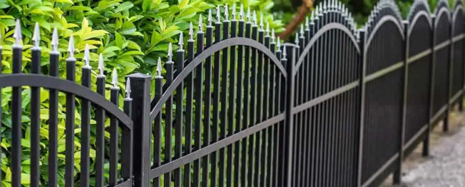 What Fences Are Best For Withstanding High Winds? post